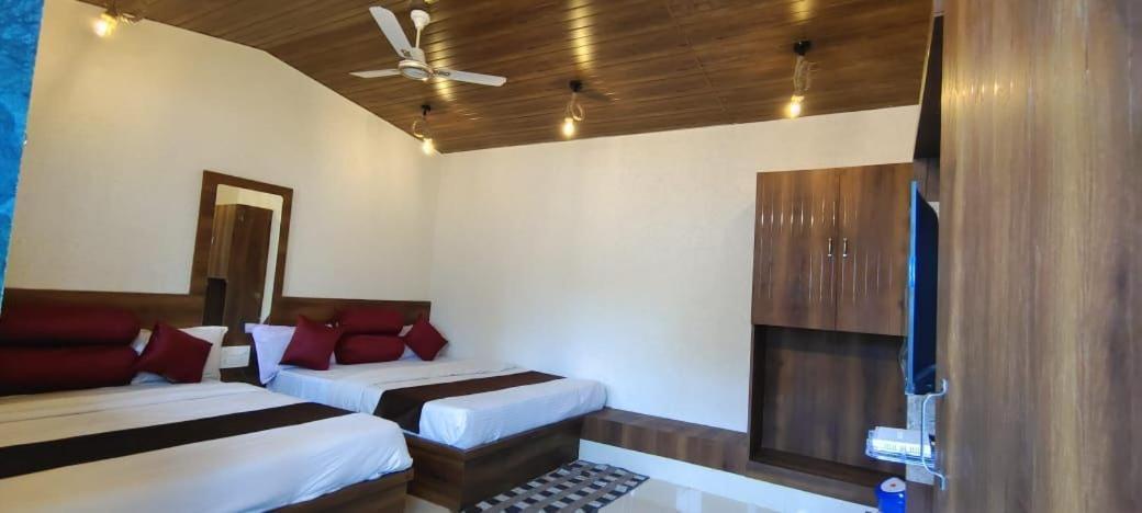 Hotel Payal & Restaurent Pachmarhi Bagian luar foto