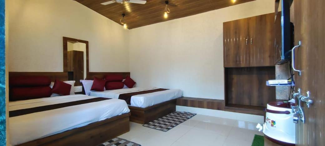 Hotel Payal & Restaurent Pachmarhi Bagian luar foto