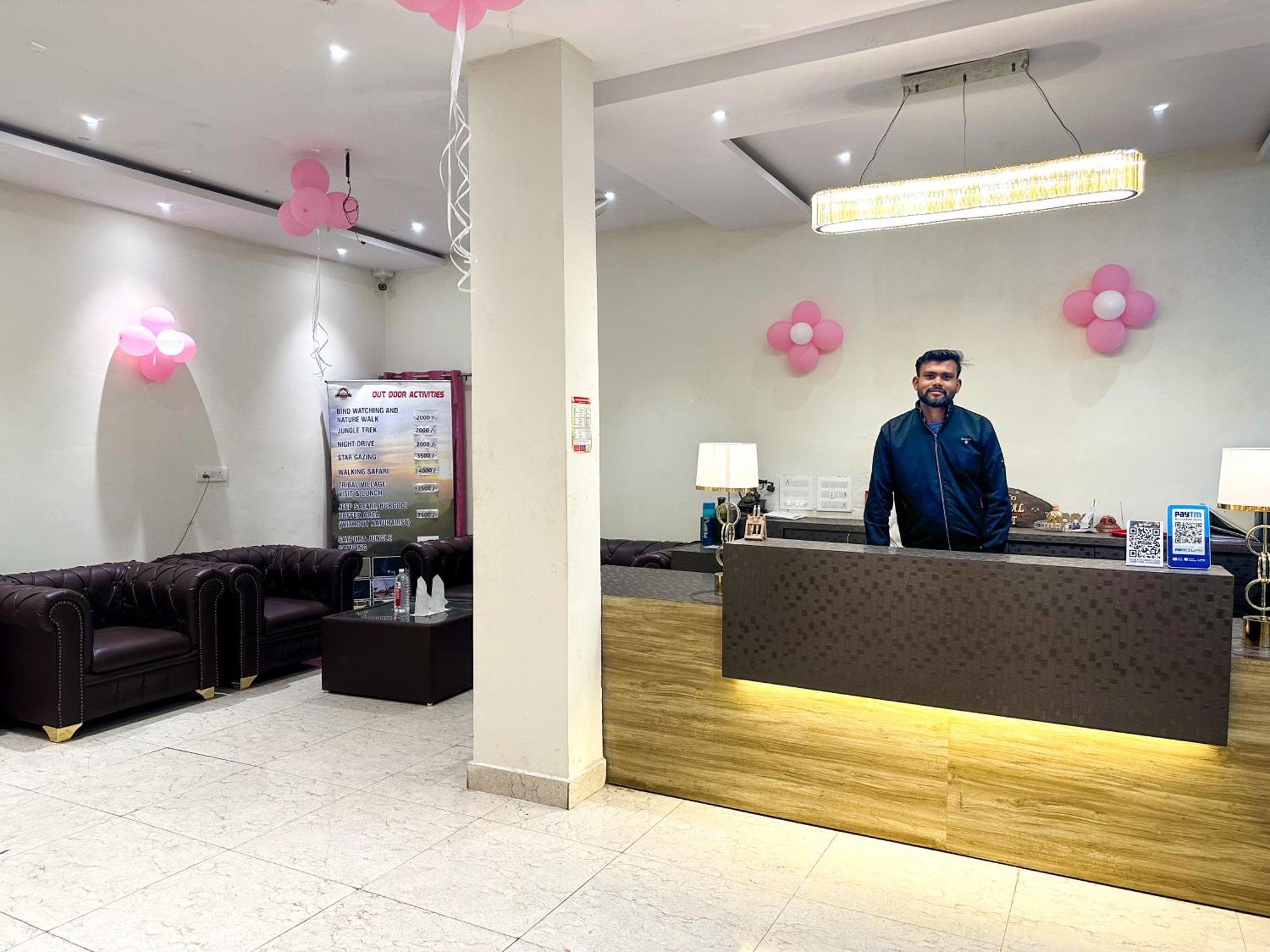 Hotel Payal & Restaurent Pachmarhi Bagian luar foto