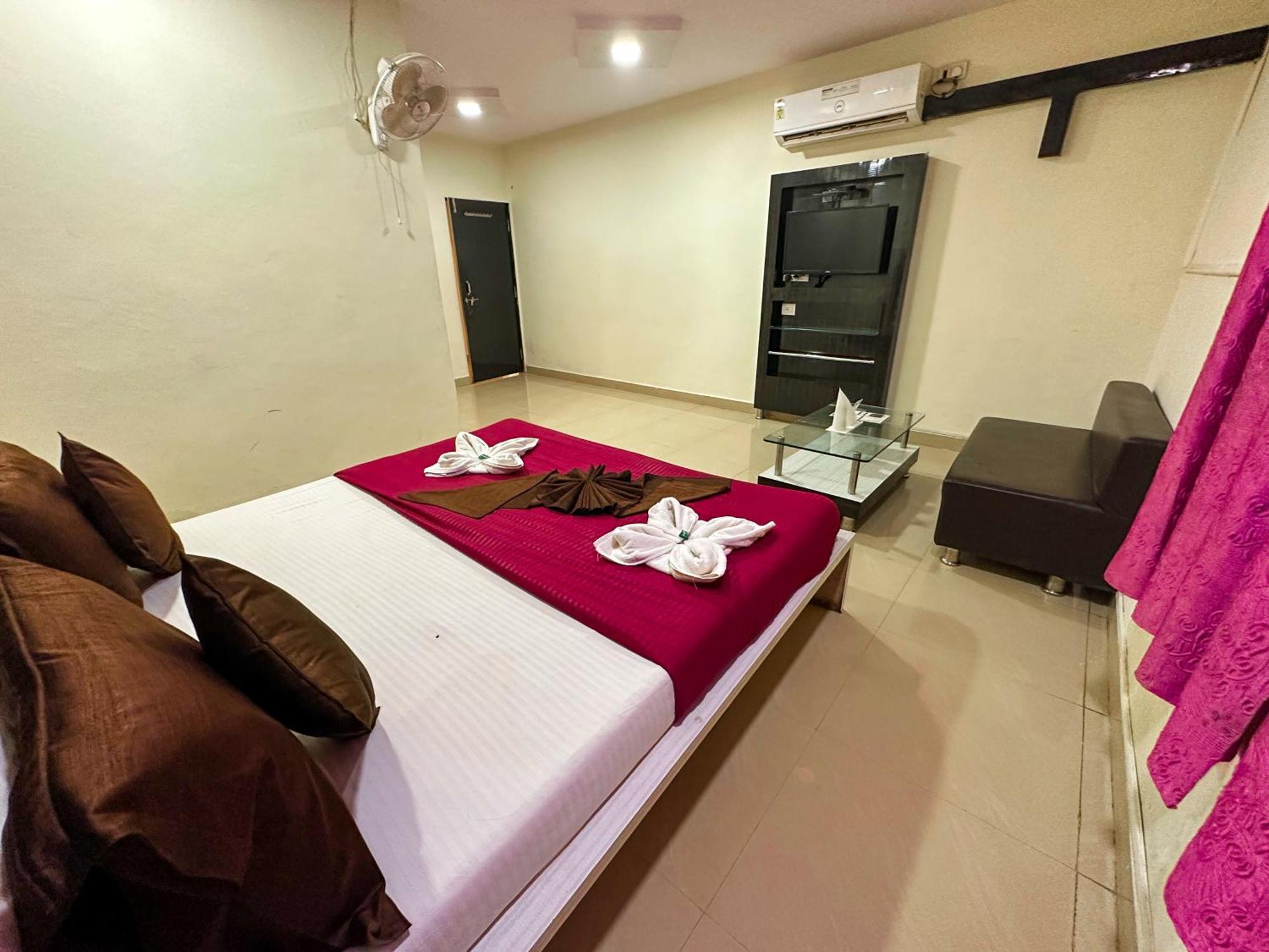 Hotel Payal & Restaurent Pachmarhi Bagian luar foto