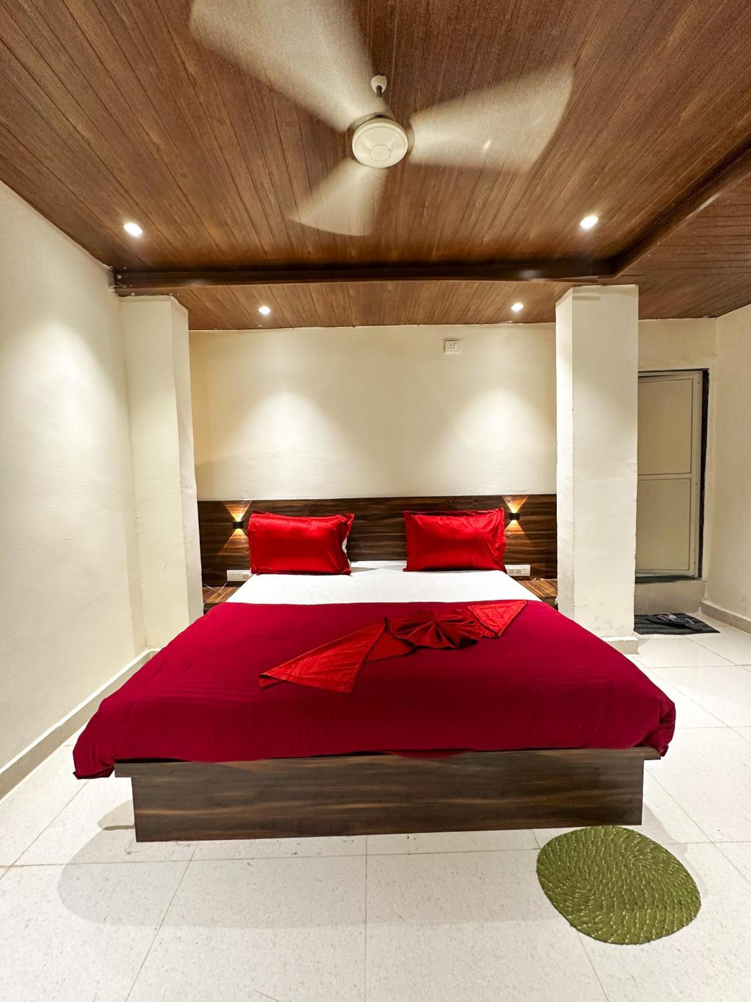 Hotel Payal & Restaurent Pachmarhi Bagian luar foto