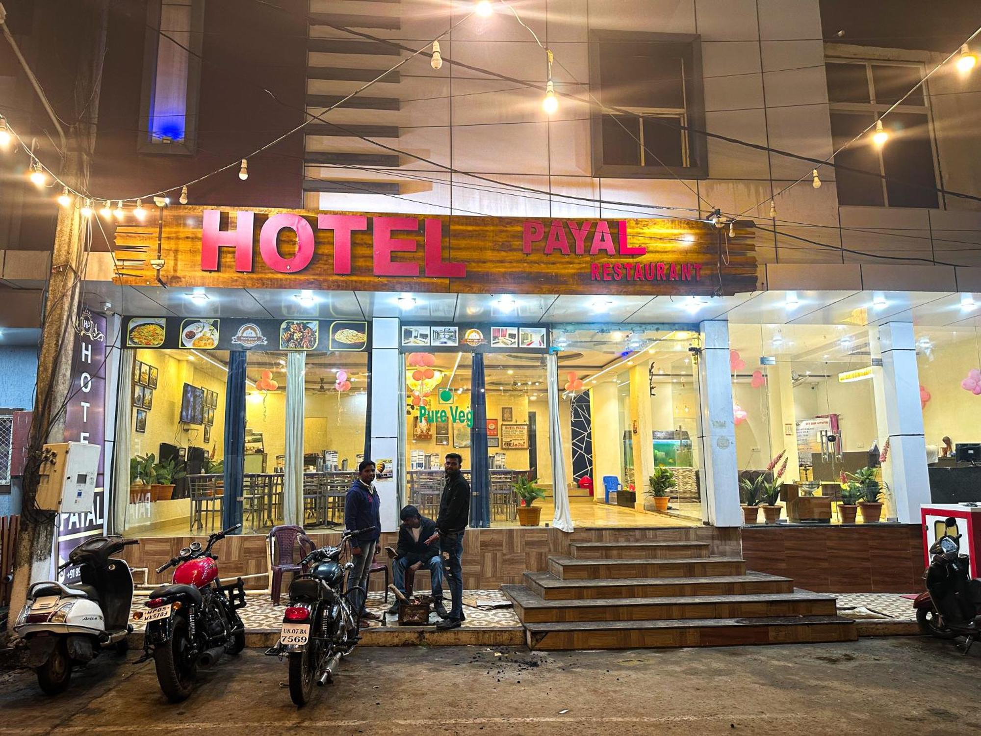Hotel Payal & Restaurent Pachmarhi Bagian luar foto